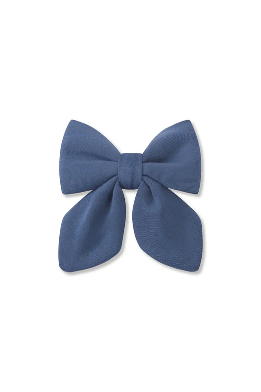 Medium Alligator Clip Bow in Oxford