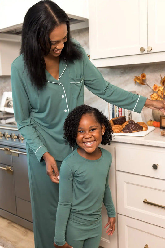 Long-Sleeved Women's Pajama Set in Pine